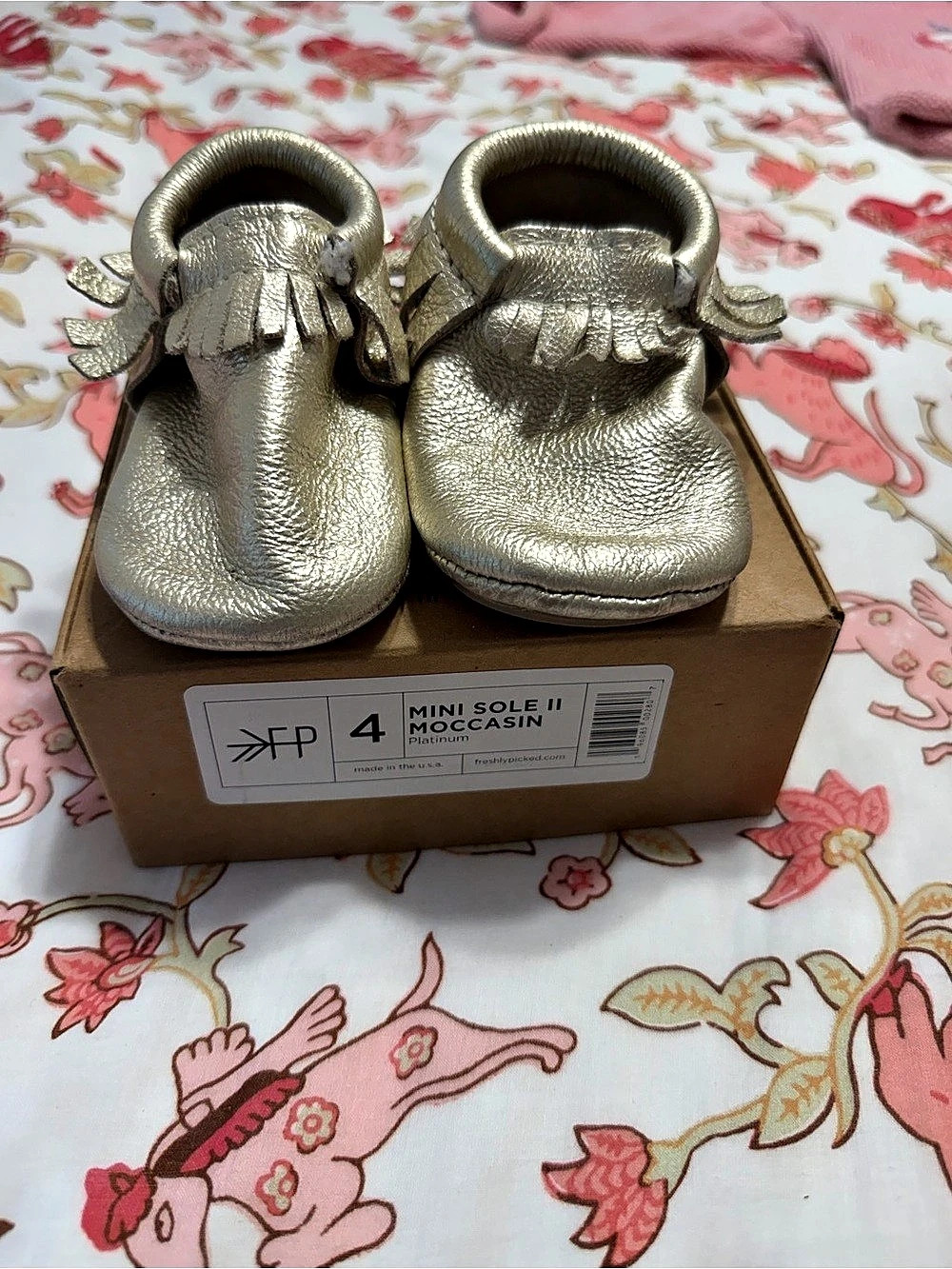 Freshly Picked gold baby shoe 4 Like New